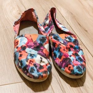 Floral Toms Canvas Classics